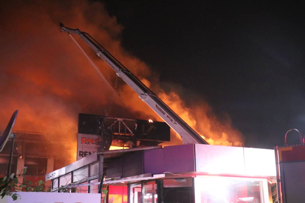 Sakarya’da kozmetik fabrikasında yangın 17